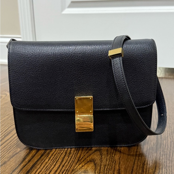 Elegant Black Leather Shoulder Bag - Picture 1 of 9